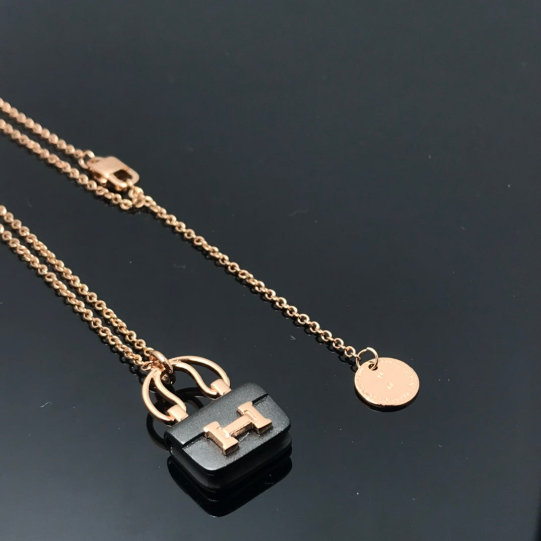 [Angela Jewellery]WOMEN'S HM AMULETTES CONSTANCE PENDANT NECKLACE